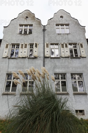 Historic semi-detached house for employees of the former Krupp Ironworks Rheinhausen, Bliersheim Beamtensiedlung, Duisburg, Ruhr region, North Rhine-Westphalia, Germany