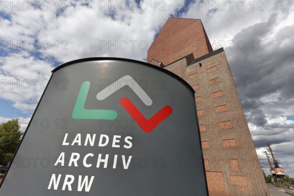 Landesarchiv North Rhine-Westphalia, pillar with logo in front of the building, former granary, Duisburg, Ruhr area, North Rhine-Westphalia, Germany