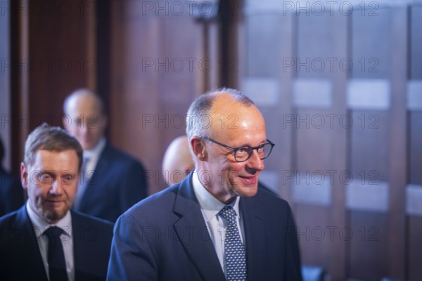 Minister President Michael Kretschmer welcomed the Federal Chancellor to Dresden and will accompany him on further appointments. The chancellor was received in front of the Saxon State Chancellery by the Music Corps of the Bergstadt Schneeberg e.V., three Sorbins present bread and salt as a welcome gift, Dresden, Saxony, Germany