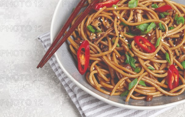 Udon noodles, with shimeji mushrooms, vegetables, in sauce, with sesame seeds, green onions, Asian vegetarian food, horizontal, without people