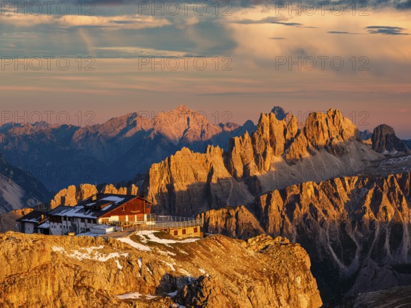 Alpenglühen, Rifugio Lagazuoi and rugged Dolomite peaks in the evening light, Dolomites, Alps, Belluno province, Veneto, Italy