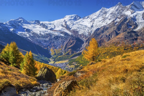View from Kreuzboden to Saas-Fee with Alalin 4027m, Alphubel 4206m and Mischabel Group 4545m in autumn, Saas-Grund, Saasertal, Valais, Switzerland