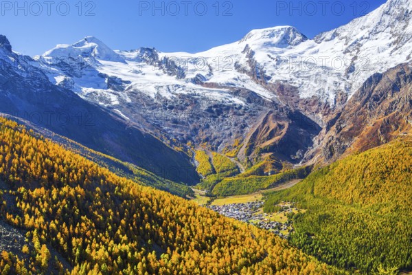 View of the village with Alalin 4027m and Alphubel 4206m in autumn, Saas-Fee, Saasertal, Valais, Switzerland