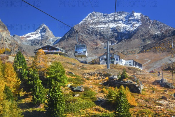 Hohsaas cable car in front of Kreuzboden mountain station with Fletschhorn 3986m in autumn, Saas-Grund, Saasertal, Valais, Switzerland