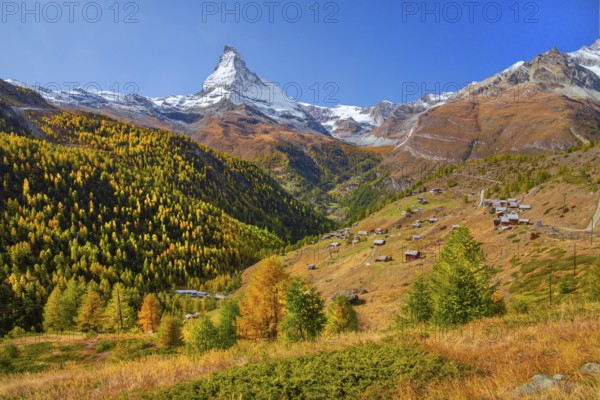 Landscape below the Sunnegga with hamlet of Findeln and Matterhorn 4478 m in autumn, Zermatt, Mattertal, Valais, Switzerland