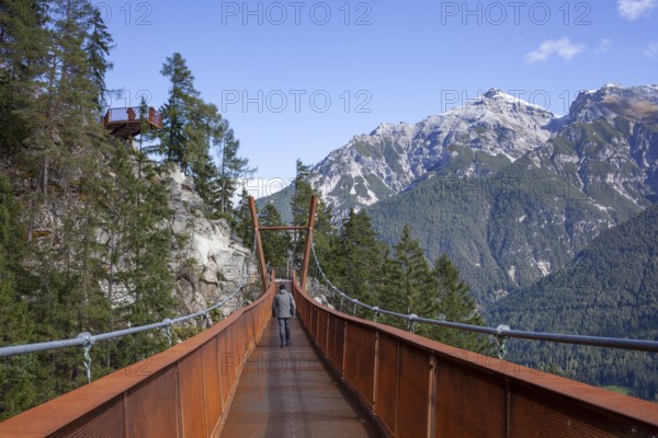Mount Serles with suspension bridge on the Sunnenseit'n-Weg hiking trail, in autumn, Neustift im Stubai Valley, Stubai Valley, Tyrol, Austria