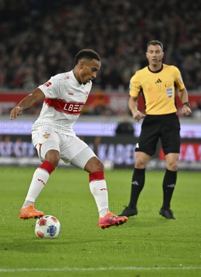 Jamie Leweling VfB Stuttgart (18) Ball Action Referee Felix Zwayer MHPArena, MHP Arena Stuttgart, Baden-Württemberg, Germany