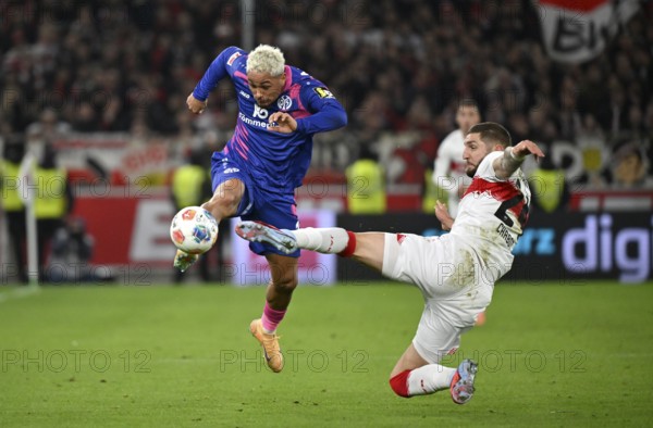 Duel, action Armindo Sieb 1. FSV Mainz 05 (11) against Jeff Chabot VfB Stuttgart (24) MHPArena, MHP Arena Stuttgart, Baden-Württemberg, Germany