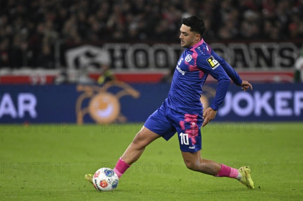 Nadiem Amiri 1. FSV Mainz 05 (10) Action at the ball MHPArena, MHP Arena Stuttgart, Baden-Württemberg, Germany