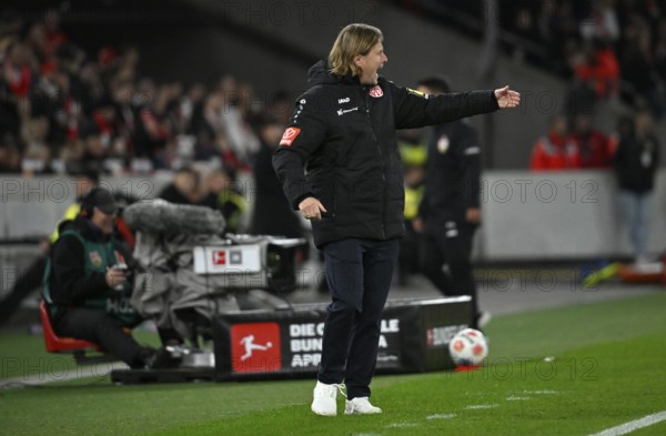 Coach Coach Bo Henriksen 1st FSV Mainz 05 on the sidelines gesture gesture TV camera logo Bundesliga MHPArena, MHP Arena Stuttgart, Baden-Württemberg, Germany