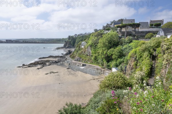 The Plage des Nouelles (Plerin) in Saint-Brieuc Bay at low tide with its wide, solid sandy beach, a long waterfront called Digue Promenade and waterfront houses or cabanons de plage on the edge of the beach, Cotes-d'Armor department, Brittany region, France