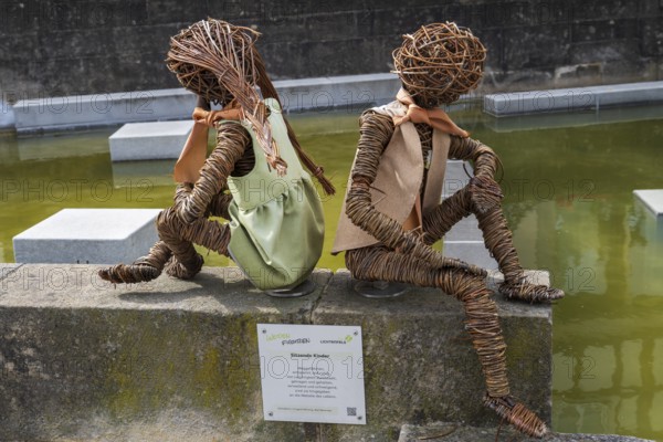 Seated children, willow figures by artist Irmgard Wissing, Deutsche Korbstadt, Lichtenfels, Upper Franconia, Franconia, Bavaria, Germany