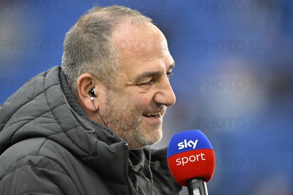 Coach coach Frank Schmidt 1. FC Heidenheim 1846 FCH portrait in interview microphone micro logo SKY PreZero Arena, Sinsheim, Baden-Württemberg, Germany