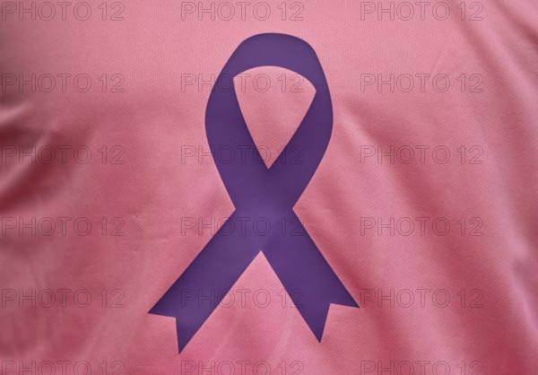 TSG 1899 Hoffenheim logo on jersey, special shirt, campaign against breast cancer, breast cancer awareness campaign, PreZero Arena, Sinsheim, Baden-Württemberg, Germany