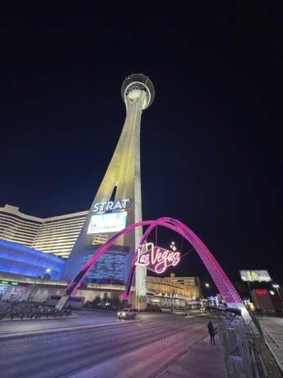 Since the legalization of gambling in the 1930s, Las Vegas has developed as a tourist center of international importance. Where simple casinos initially settled, Las Vegas is now characterized by luxurious hotel complexes with large casinos and leisure facilities, night scene in Las Vegas with illuminated tower and neon lights, Las Vegas, Nevada, USA