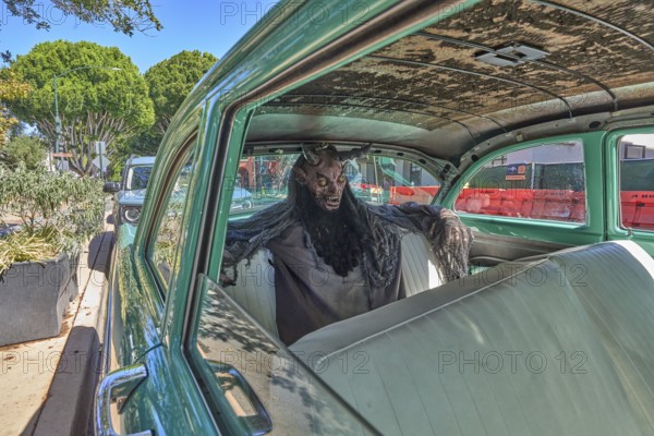 Helloween decoration in a car in San Luis Obispo, a city in San Luis Obispo County in the U.S. state of California with 47, 063 inhabitants, San Luis Obispo, a city in San Luis Obispo County in the U.S. state of California with 47, 063 inhabitants, San Luis Obispo, Kaliornia, USA