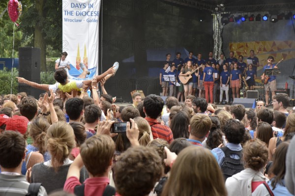 24.07.2016 Wroclaw, Mercy Fest w Park Poludniowy z udzialem pielgrzymow SDM n/z wystep zespolu z Francji fot. P.Dziurman/REPORTER