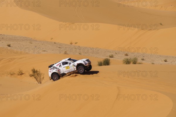 Sahara, desert, Algeria, dune, sand, expanse, landscape, panorama, endless, danger, heat, adventure, tag hit, away from civilization, rally, extreme sports, action, car, jeep, 4x4, four-wheel drive