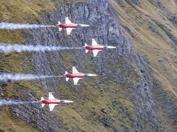 Axalp, Switzerland, airshow, demonstration, air force, army, military, Alps, mountains, F5, Patrouille Suisse, red-white, formation, contrails