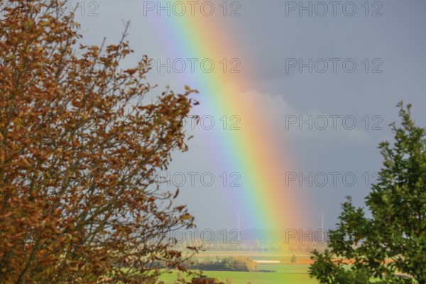 Rainbow over the Calenberger Land between Hanover and Hildesheim, wind turbines seen from the mountain village of Lüdersen, city of Springe, Hanover region, Lower Saxony, Germany