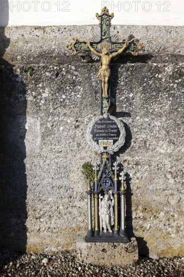 Tomb cross of the animal painter Richard Strebel, inscription with sentimental painting, Marienberg, Burghausen, Upper Bavaria, Bavaria, Germany