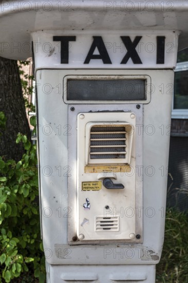 Call post at the Münsterstraße taxi stand in Rath — Düsseldorf, North Rhine-Westphalia, Germany