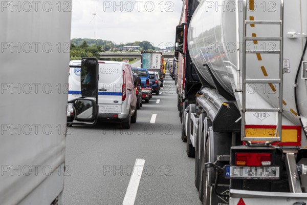 Traffic jam on the A2 towards Dortmund, full closure due to accident — A2, North Rhine-Westphalia, Germany