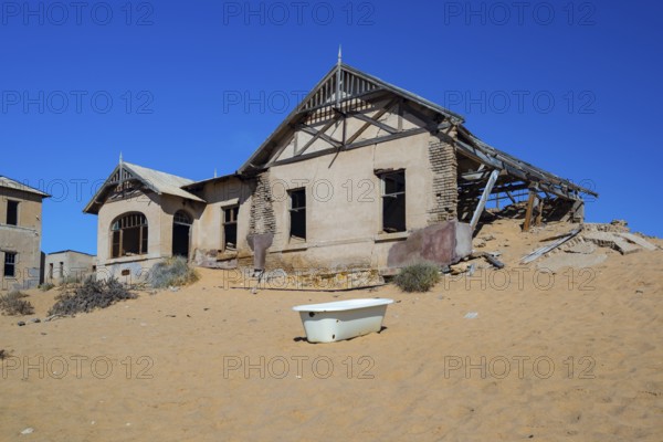 House that was taken over by desert sands, in the former diamond town of Kolmanskuppe, Lost Place, today a ghost town, Kolmanskuppe, Karas region, Namibia