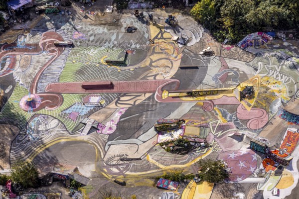 Aerial view, graffiti on the square Harkortstraße corner Münchener Straße, Holsterhausen, Essen, Ruhr area, North Rhine-Westphalia, Germany, DE, Europe, events, culture, art, aerial photography, aerial photography, painting, sports field, street art, overview, birds-eyes view, overview