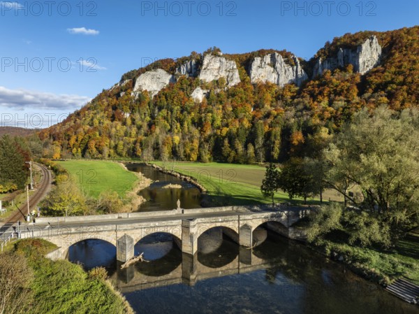 Aerial view of the Upper Danube Valley surrounded by autumn vegetation with the Hausender Peaks above the Danube, climbing rocks, Jurassic limestone cliffs, Hausen im Tal, Swabian Jura, Baden-Württemberg, Germany