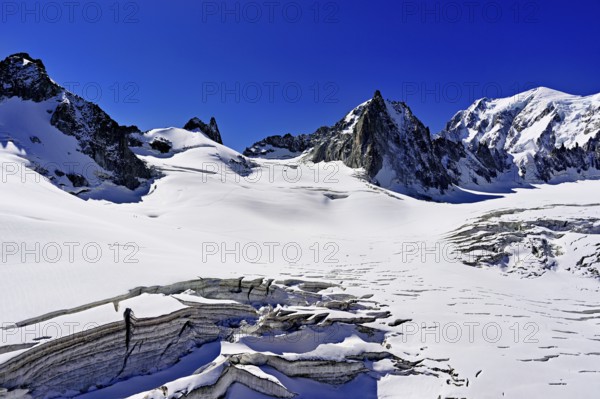 View of the mountains from the Télécabine Panorama Railway, La Tour Ronde, Mont Blanc, in the foreground the glacier du Géant, Chamonix-Mont-Blanc, Haute-Savoie, France