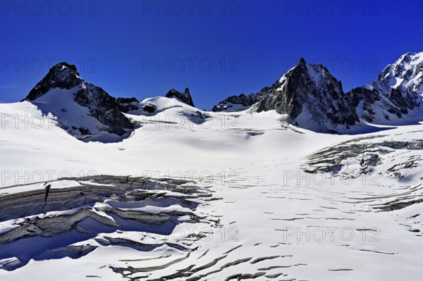 View of the mountains from the Télécabine Panorama Railway, Grand Flambeau, La Tour Ronde, Mont Blanc, in the foreground the glacier du Géant, Chamonix-Mont-Blanc, Haute-Savoie, France
