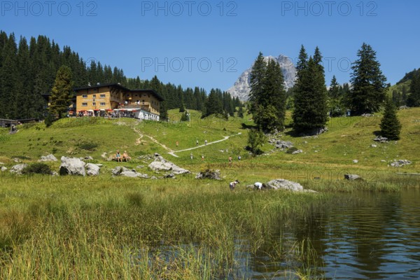 Berglandschaft und Berggasthof, Körbersee, Widderstein, Warth, Bregenzerwald, Vorarlberg, Alps, Austria