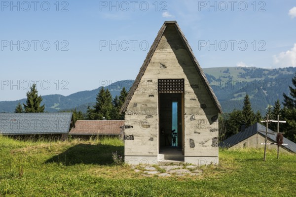 Alm and modern chapel, Alm Enge, Hirschau, Bregenzerwald, Vorarlberg, Alps, Austria