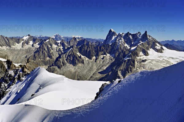 Snow-covered mountain ridge, behind Aiguille Verte, Les Droites, Les Courtes, Grandes Jorasses, Aiguille du Midi mountain station, Chamonix-Mont-Blanc, Haute-Savoie, France