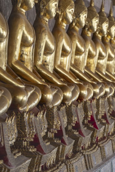 Gilded Buddha statues (Bhumispara mudra: Buddha Gautama at the moment of enlightenment), Wat Suthat Thepwararam, Royal Temple, Phra Nakhon, Bangkok, Thailand