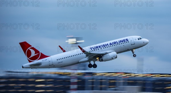 Turkish Airlines Airbus A320, taking off from Düsseldorf Airport, North Rhine-Westphalia, Germany