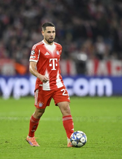 Raphael Guerreiro FC Bayern Munich FCB (22) Ball Action Champions League, Allianz Arena, Munich, Bayern, Germany
