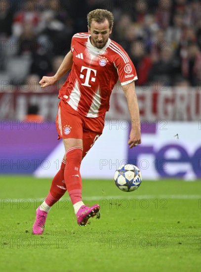 Harry Kane FC Bayern Munich FCB (09) Action on the ball Champions League, Allianz Arena, Munich, Bayern, Germany