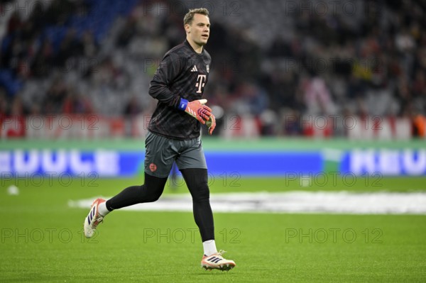 Warm-up training goalkeeper Manuel Neuer FC Bayern Munich FCB (01) Champions League, Allianz Arena, Munich, Bayern, Germany