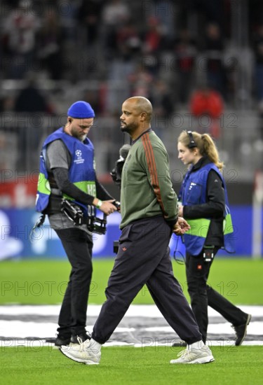 Coach coach Vincent Kompany FC Bayern Munich FCB during the field inspection, TV camera, Champions League, Allianz Arena, Munich, Bayern, Germany