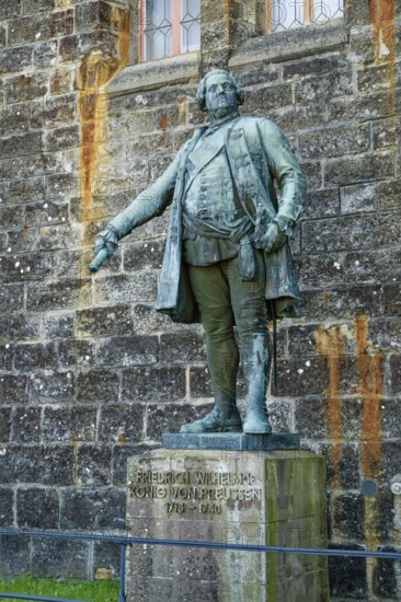 Bronze statue of Frederick William I King of Prussia, Hohenzollern Castle, ancestral home of the House of Hohenzollern, noble family, German emperors, Bisingen, Baden-Württemberg, Germany