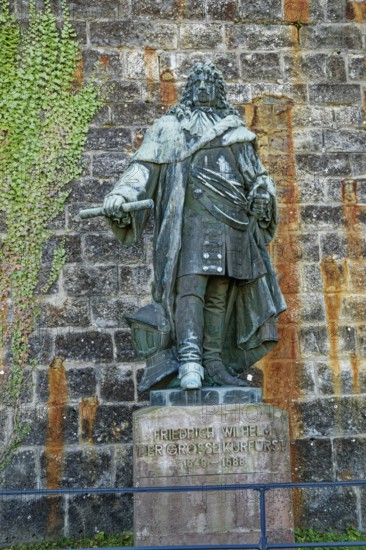 Bronze statue Frederick William the Great Elector, Hohenzollern Castle, ancestral home of the House of Hohenzollern, noble family, German emperors, Bisingen, Baden-Württemberg, Germany