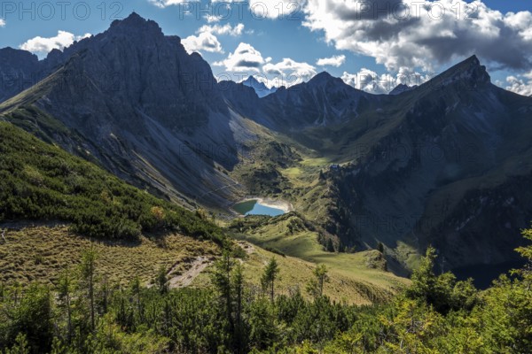 View from the Sallfelder Höhenweg hiking trail to Lache See and mountains of the Allgäu Alps, left Lachenspitze, right Rote Spitze, Tannheimer Valley, Tyrol, Austria