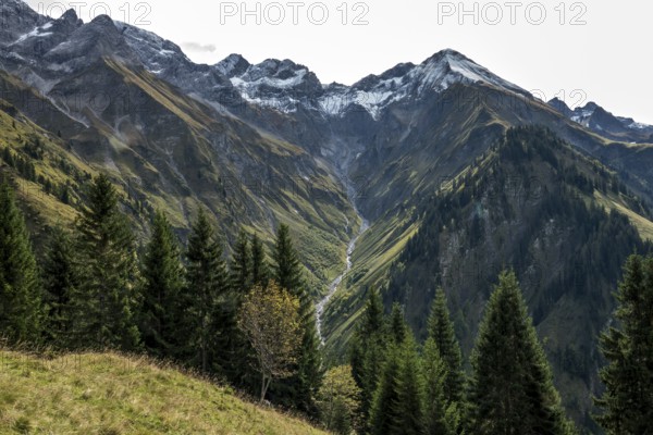 View of the Bacherloch Valley and the mountains of the Allgäu Alps with Wilder Mann and Linkerskopf, Einödsbach, Oberstdorf, Oberallgäu, Allgäu, Bavaria Germany
