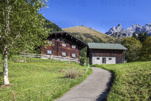 Old farmhouse in Einödsbach, behind Trettachspitze, autumn atmosphere, behind Trettachspitze, Oberstdorf, Oberallgäu, Allgäu, Bavaria Germany
