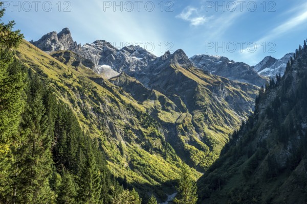 View of the Bacherloch Valley, in the back mountains of the Allgäu Alps with Trettachspitze, Mädelegabel, Hochfrottspitze and Bockkarkopf, near Einödsbach, Oberstdorf, Oberallgäu, Bavaria Germany