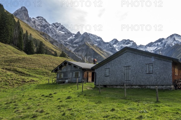 Hintere Einödsberg-Alpe, behind mountains of the Allgäu Alps with Trettachspitze, Mädelegabel, Hochfrottspitze, Wilder Mann and Linkerskopf, Einödsbach, Oberstdorf, Oberallgäu, Bavaria Germany