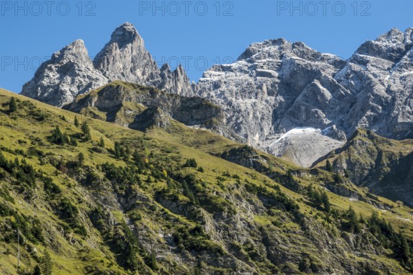 View of Trettachspitze, and Mädelegabel, Allgäu Mountains, near Einödsbach, Oberstdorf, Oberallgäu, Allgäu, Bavaria Germany