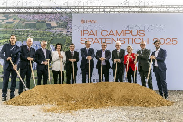 From left, architect Jacob van Rijs, OB Harry Mergel, Digital Minister Dr. Karsten Wildberger, Research Minister Dorothee Bär, Prof. Reinhold Geilsdörfer (Dieter Schwarz Foundation), Friedrich Merz, Gerd Chrzanowski (CEO, Schwarz Group), Winfried Kretschmann, Dr. Nicole Hoffmeister-Kraut (Economics Minister BW), Thomas Strobl (Interior Minister BW), Moritz Gräter (IPAI CEO) . ground-breaking ceremony ceremony for the Innovation Park for Artificial Intelligence (IPAI) in Heilbronn. Heilbronn, Baden-Württemberg, Germany